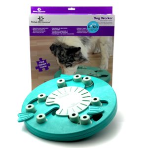 NINA OTTOSSON DOG WORKER משחק חשיבה דוג וורקר רמה 3 - נינה אוטוסון