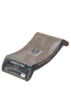 משטח גירוד קעור לחתולים בעיצוב Kenneth Cole – כולל קטניפ